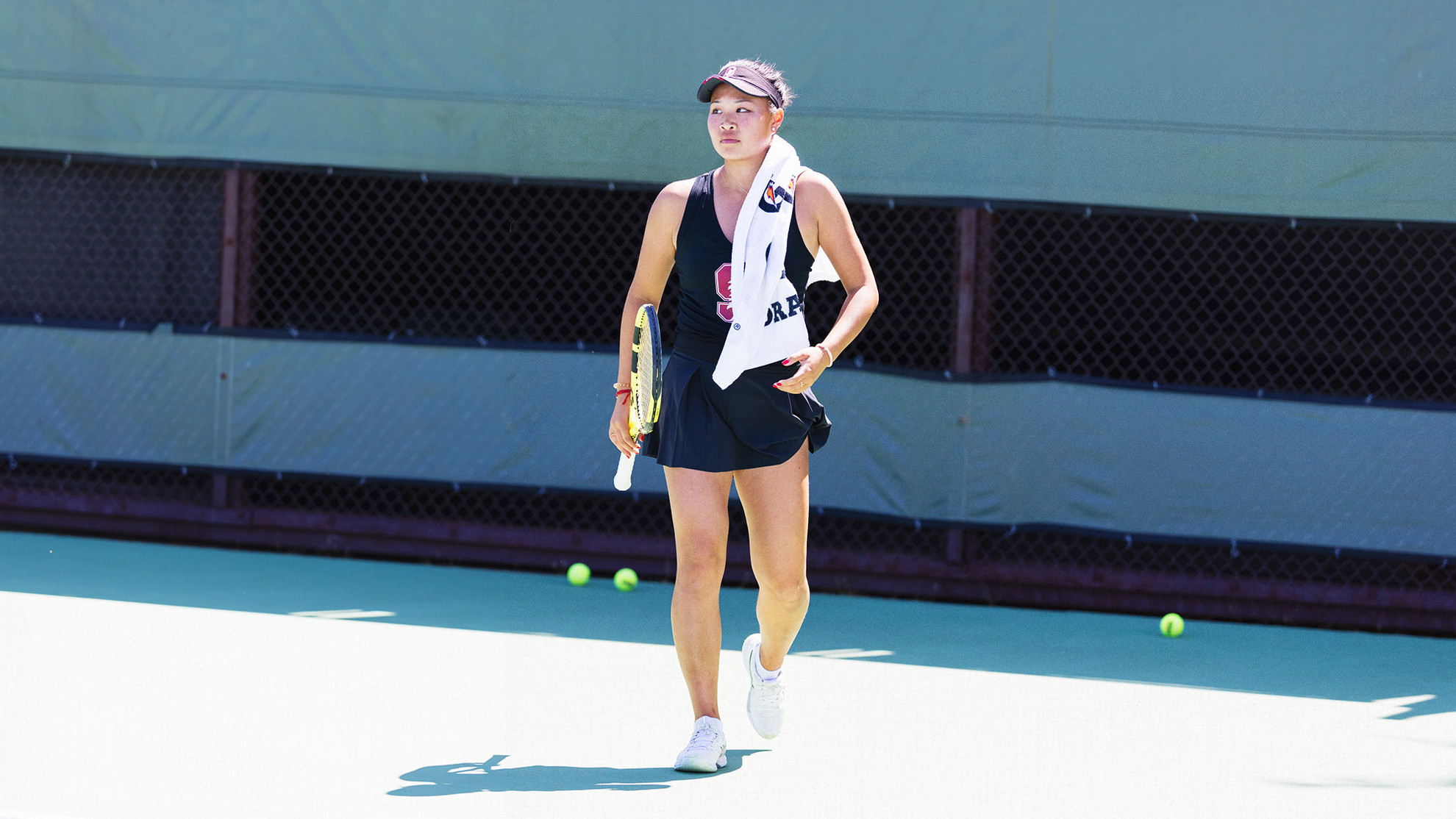 Ayollarning porno videolari, ularning ichida stul olish